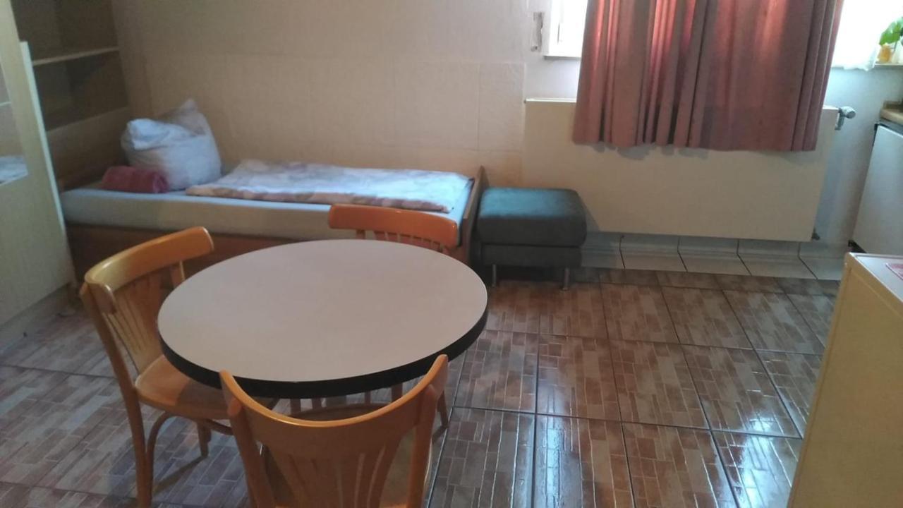 Kleine Unterkunft In Stuttgart-Muenchfeld Appartement Buitenkant foto