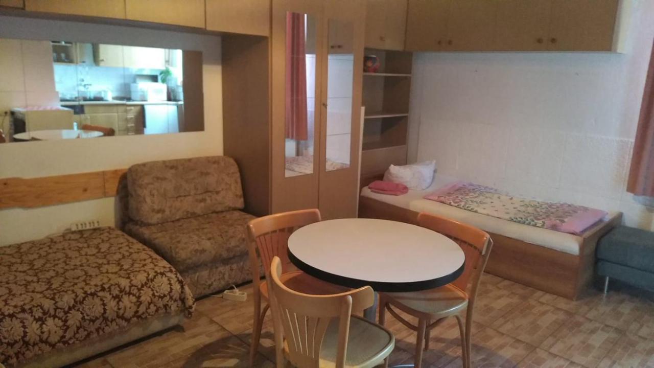 Kleine Unterkunft In Stuttgart-Muenchfeld Appartement Buitenkant foto
